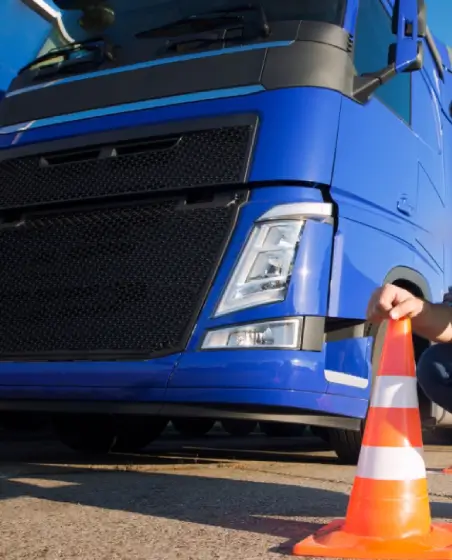 Camion qui transporte des voitures